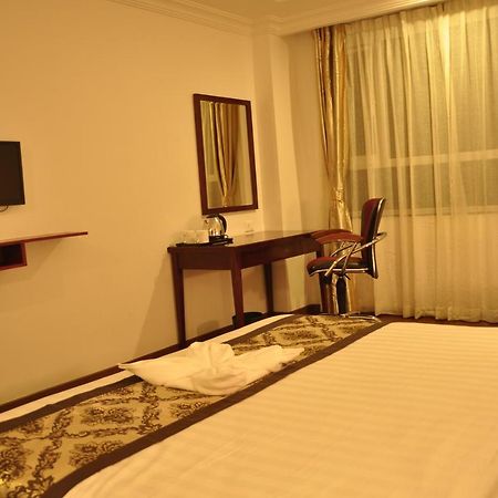 Grand Clarks Inn Badami Buitenkant foto