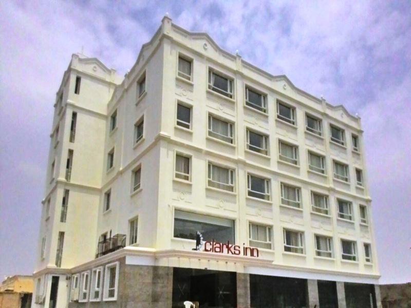Grand Clarks Inn Badami Buitenkant foto
