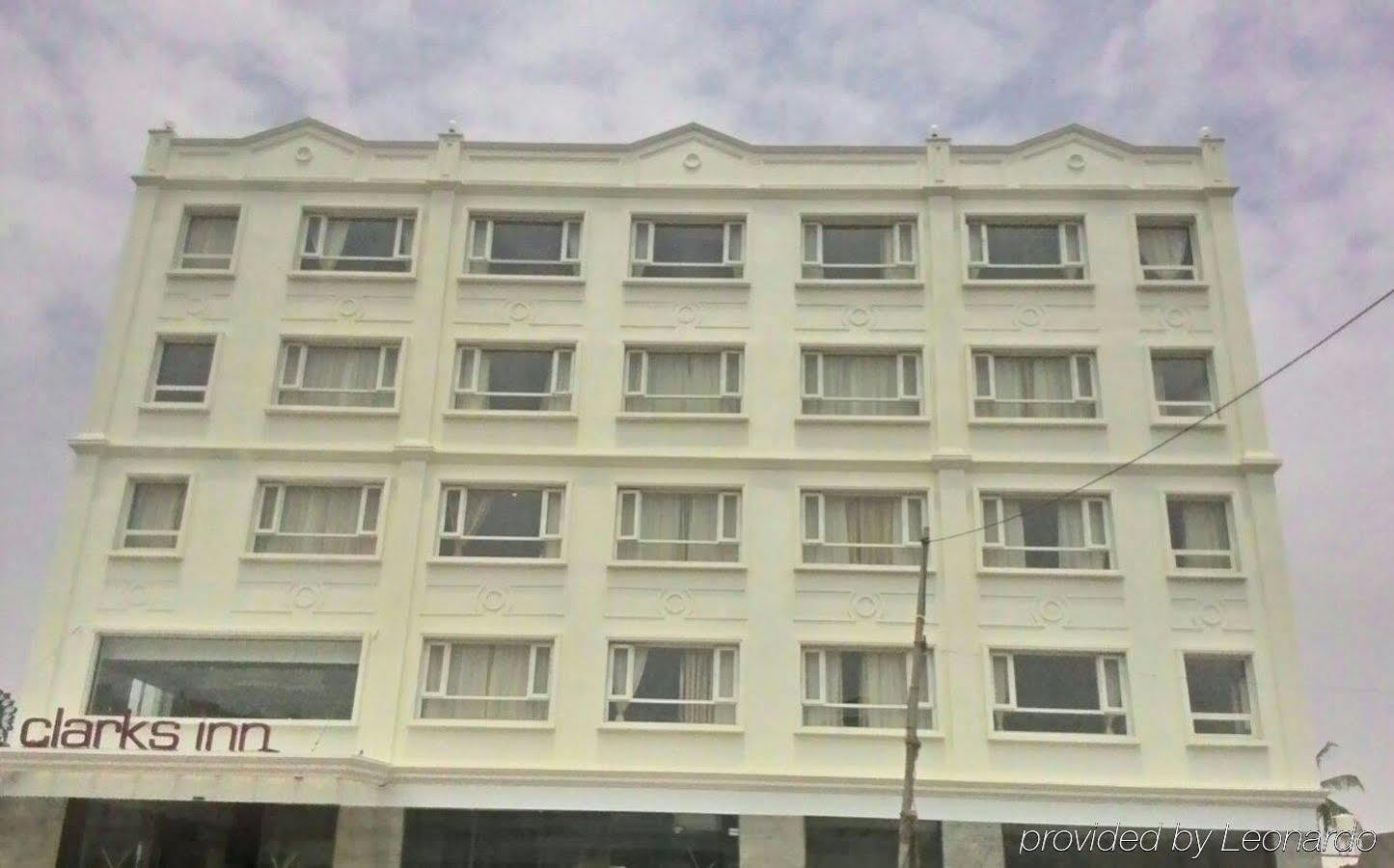 Grand Clarks Inn Badami Buitenkant foto