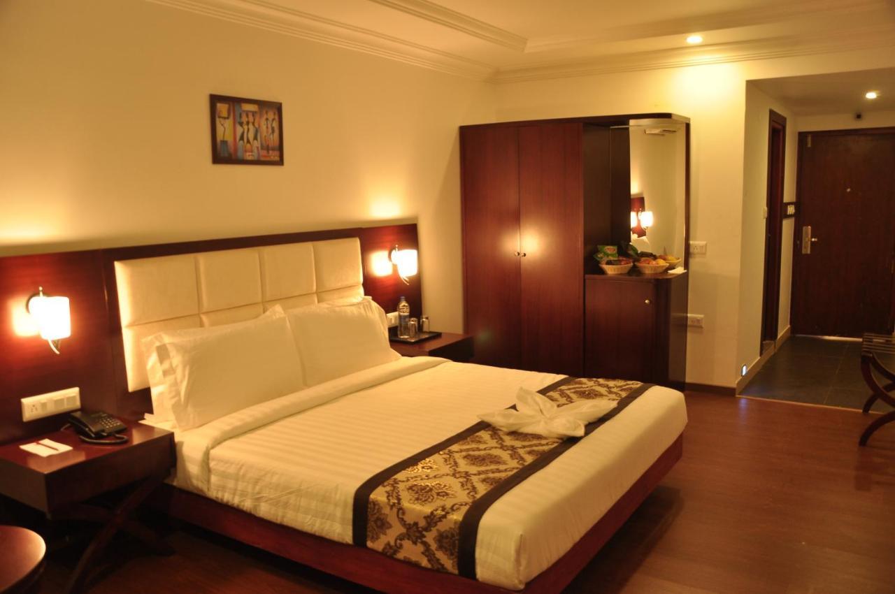 Grand Clarks Inn Badami Buitenkant foto