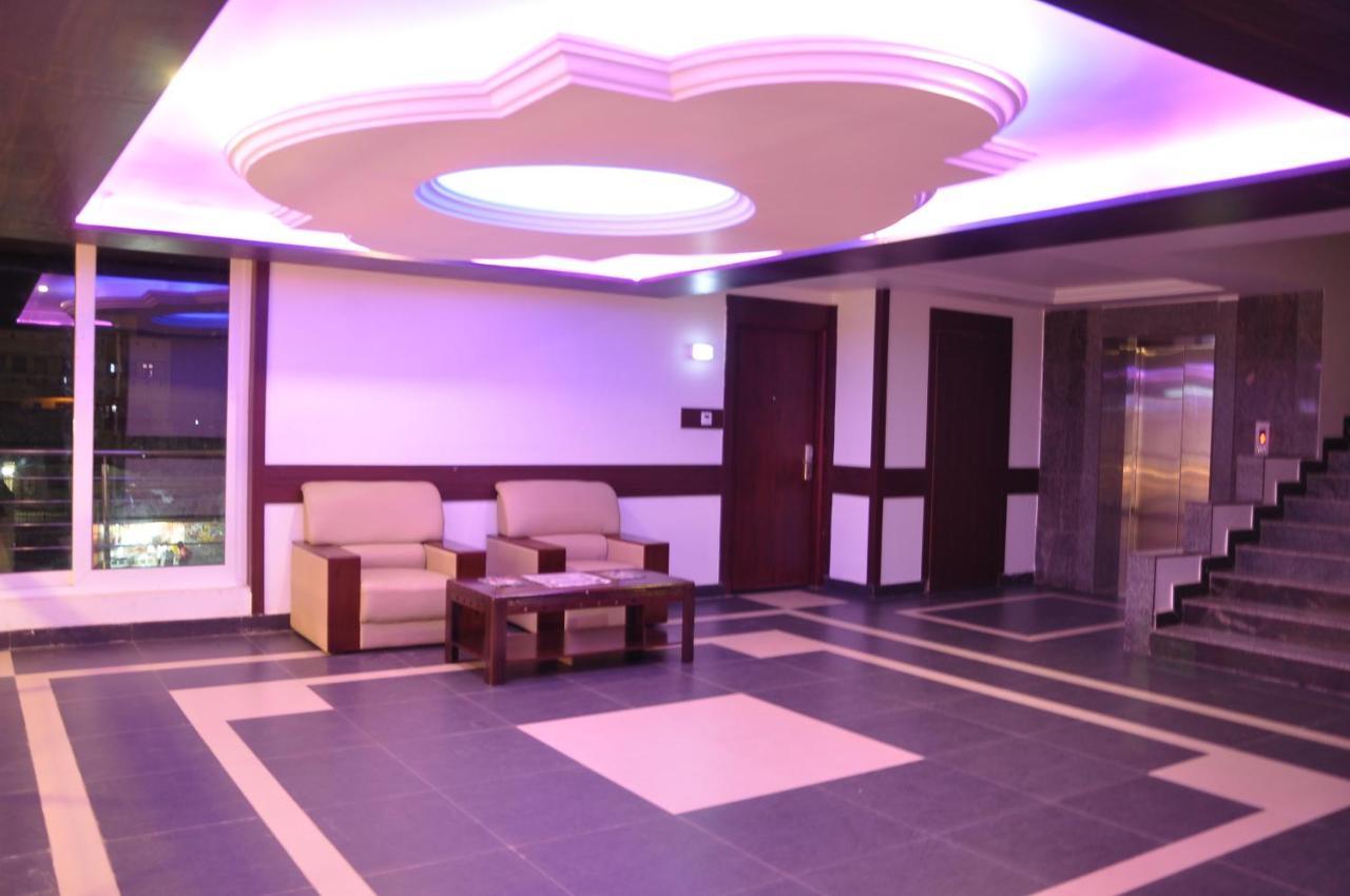 Grand Clarks Inn Badami Buitenkant foto