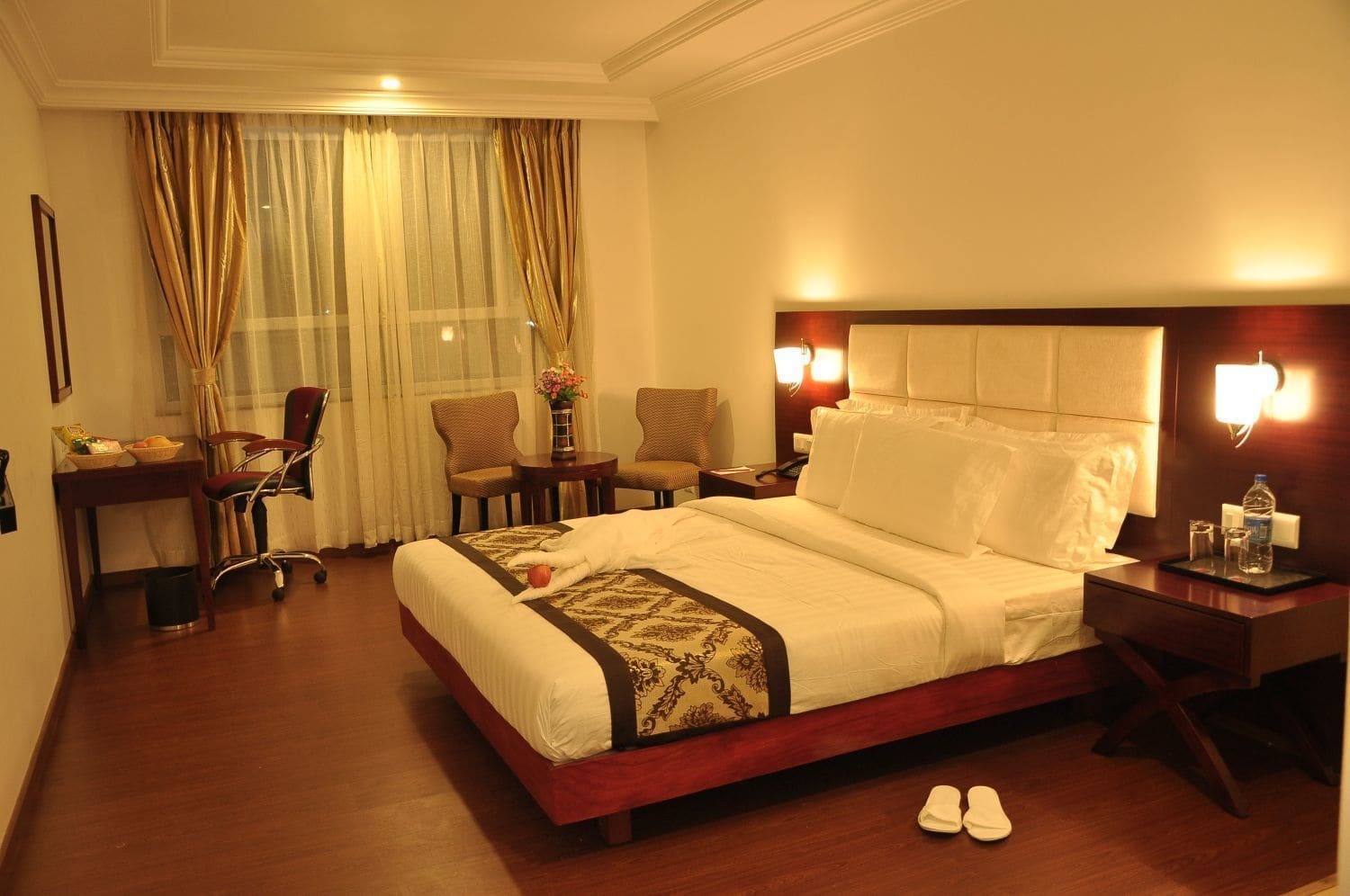 Grand Clarks Inn Badami Buitenkant foto