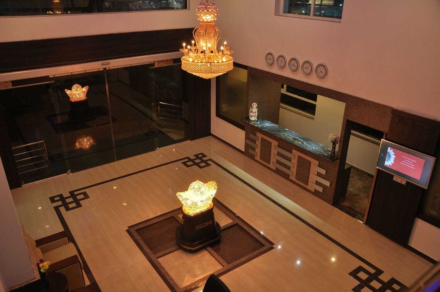 Grand Clarks Inn Badami Buitenkant foto