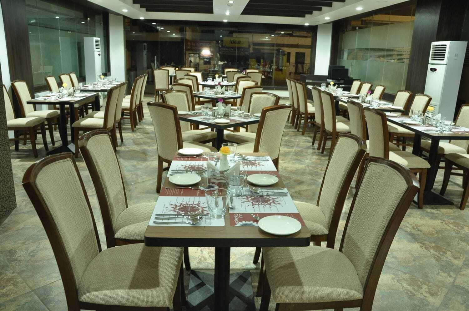 Grand Clarks Inn Badami Buitenkant foto