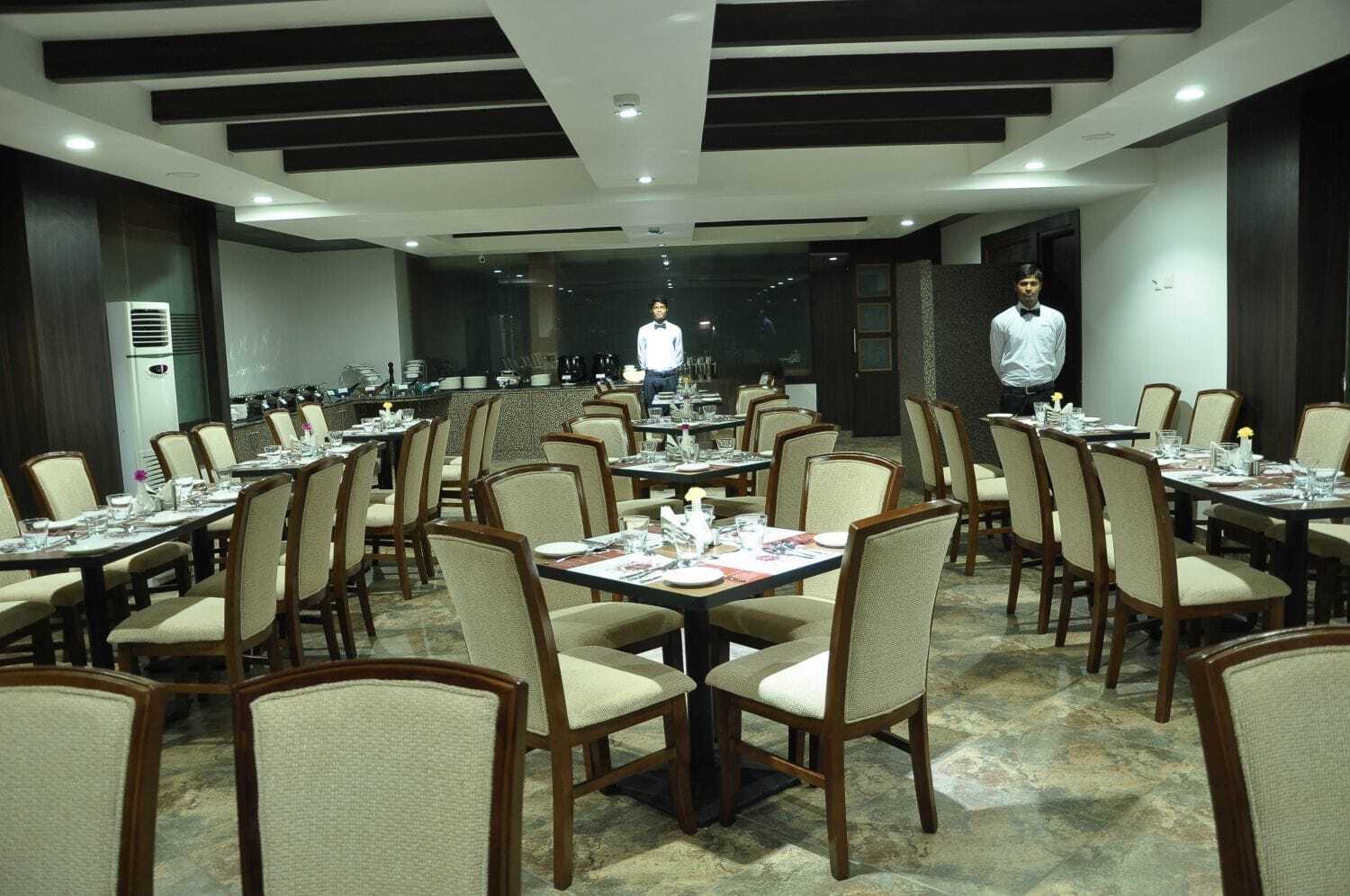 Grand Clarks Inn Badami Buitenkant foto